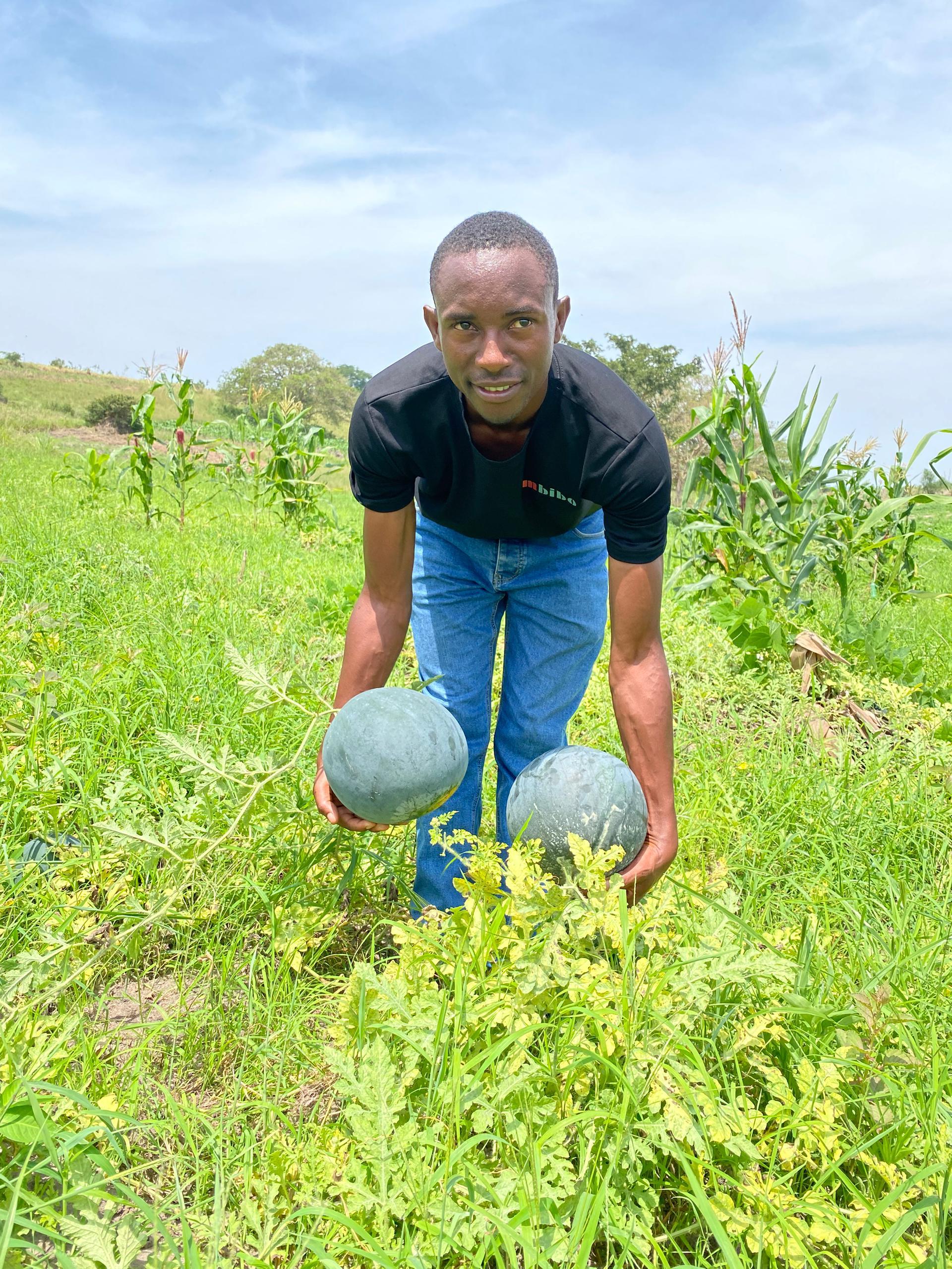 Mbibo community farmers and buyers working together